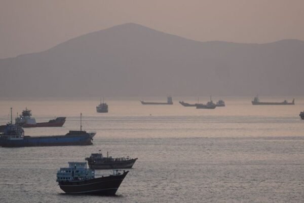 US warships and oil tankers in the Strait of Hormuz during a paused Hormuz operation as high-stakes US–Iran deal talks continue