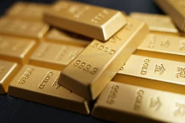 Gold price in Pakistan rises by Rs4,000 per tola as global bullion prices recover